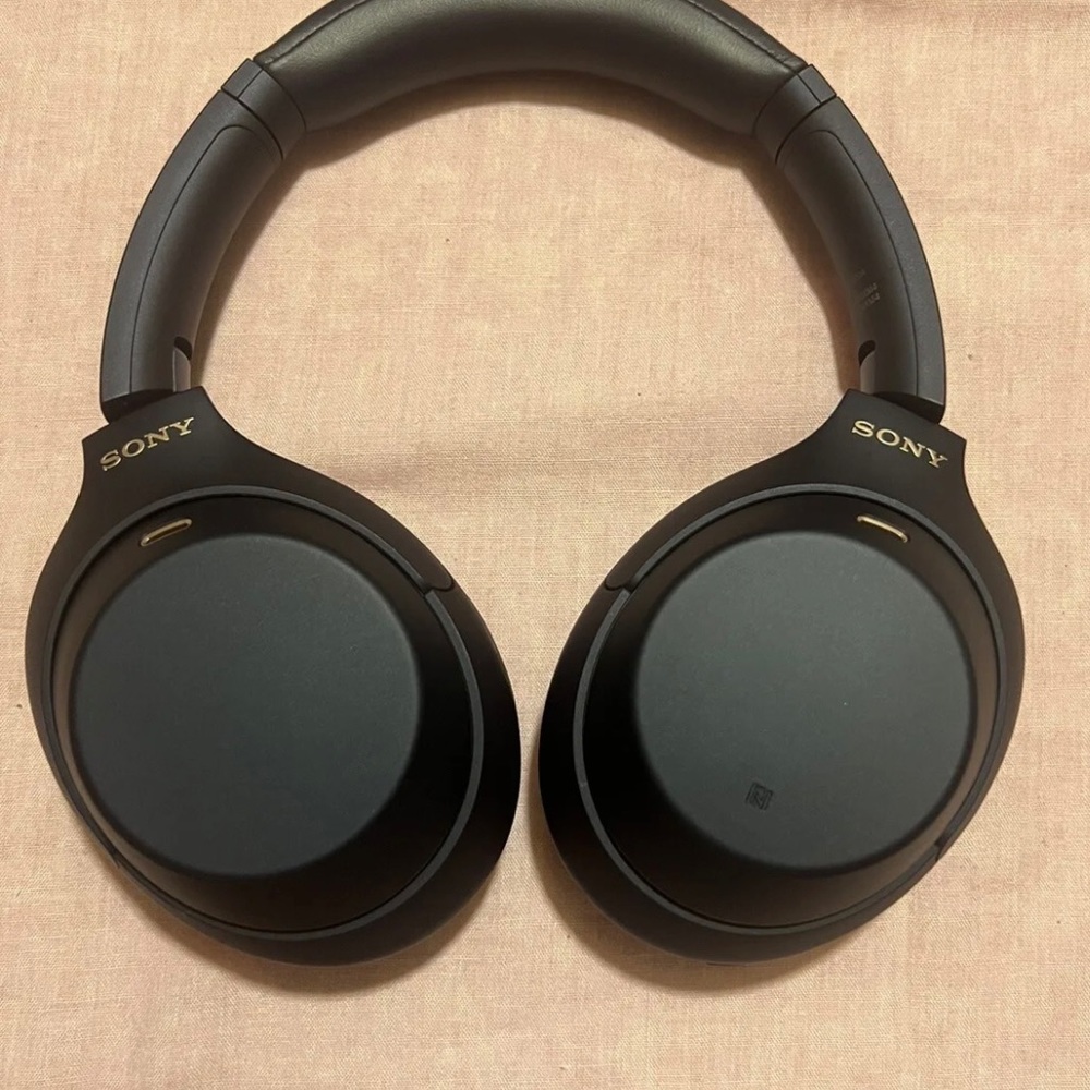 Like New - Sony WH-1000XM4 Black